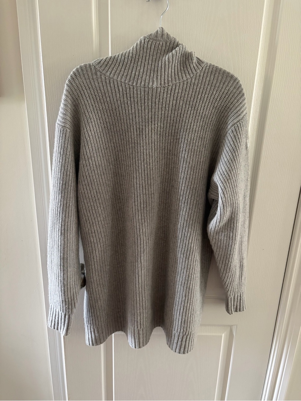 ALO Yoga Ribbed Turtleneck tunic Sweater in Light Gray